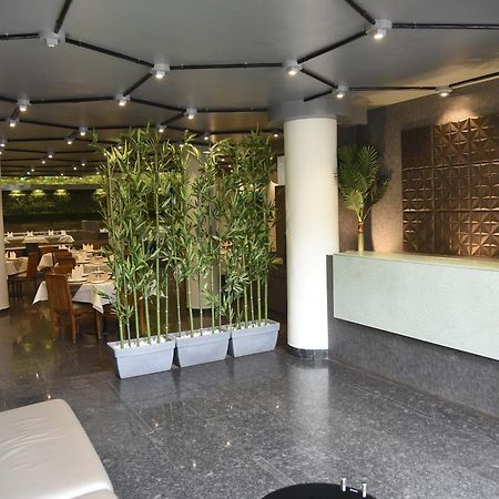 Oyo 10672 Hotel Riviera ナーシク エクステリア 写真