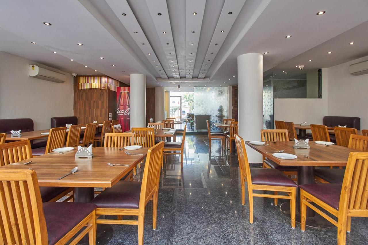 Oyo 10672 Hotel Riviera ナーシク エクステリア 写真