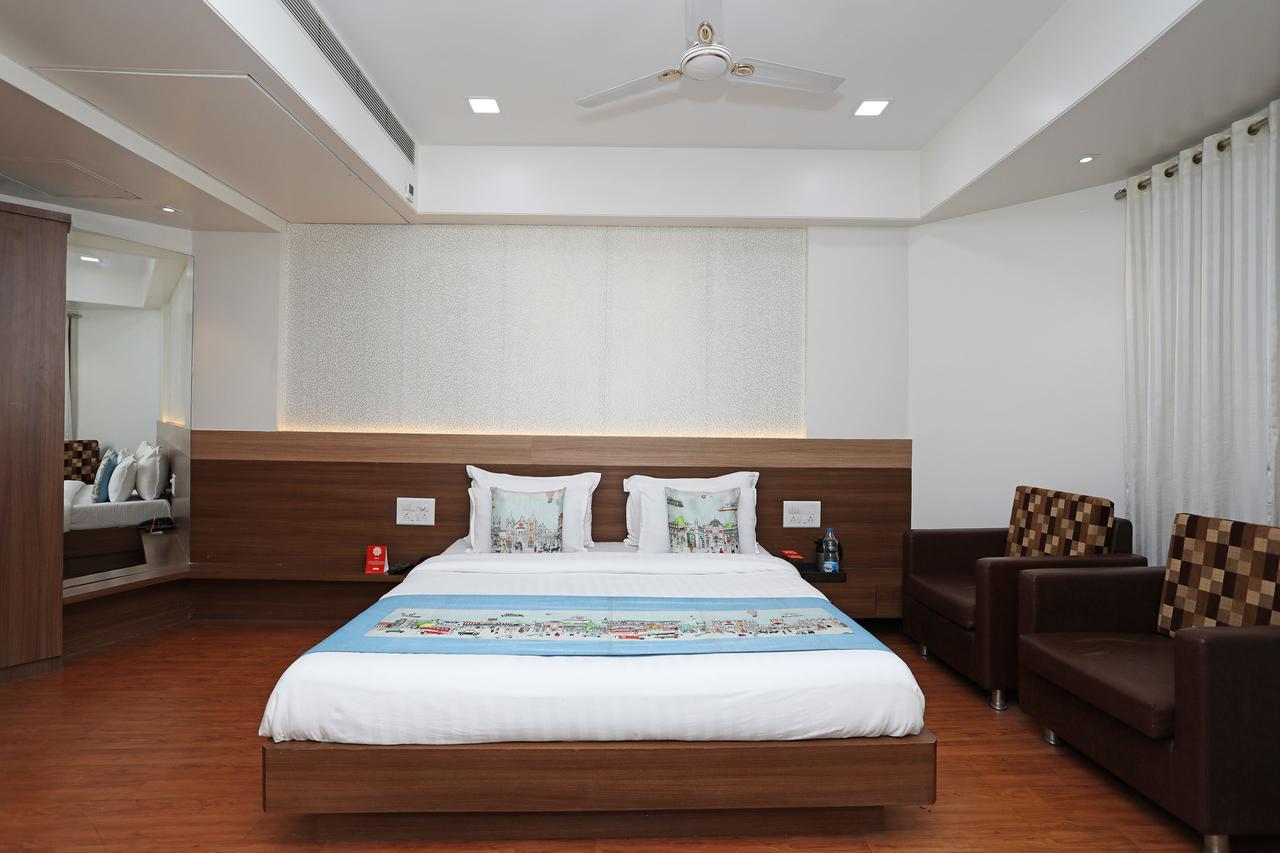 Oyo 10672 Hotel Riviera ナーシク エクステリア 写真