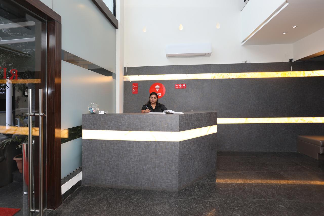 Oyo 10672 Hotel Riviera ナーシク エクステリア 写真