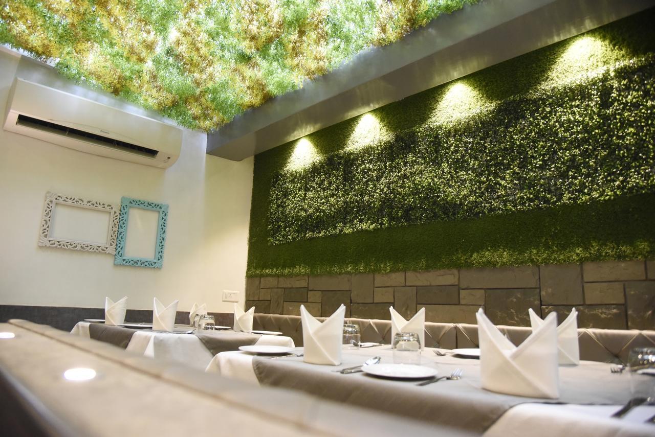 Oyo 10672 Hotel Riviera ナーシク エクステリア 写真