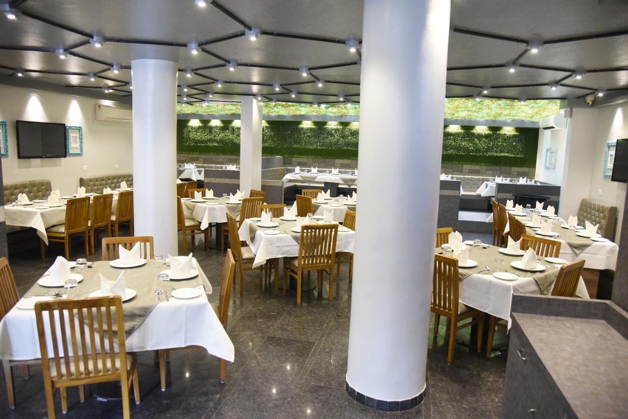 Oyo 10672 Hotel Riviera ナーシク エクステリア 写真