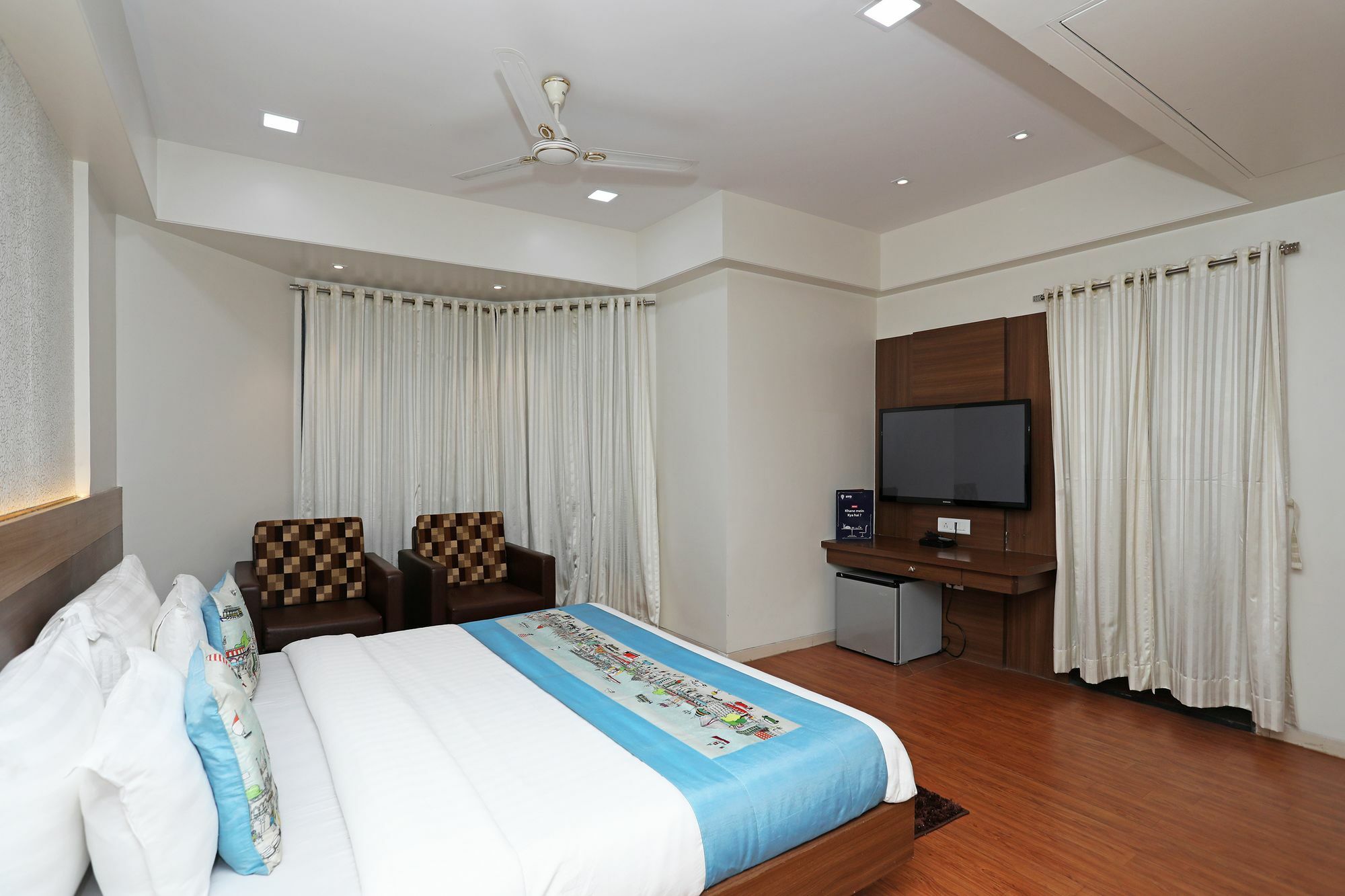 Oyo 10672 Hotel Riviera ナーシク エクステリア 写真