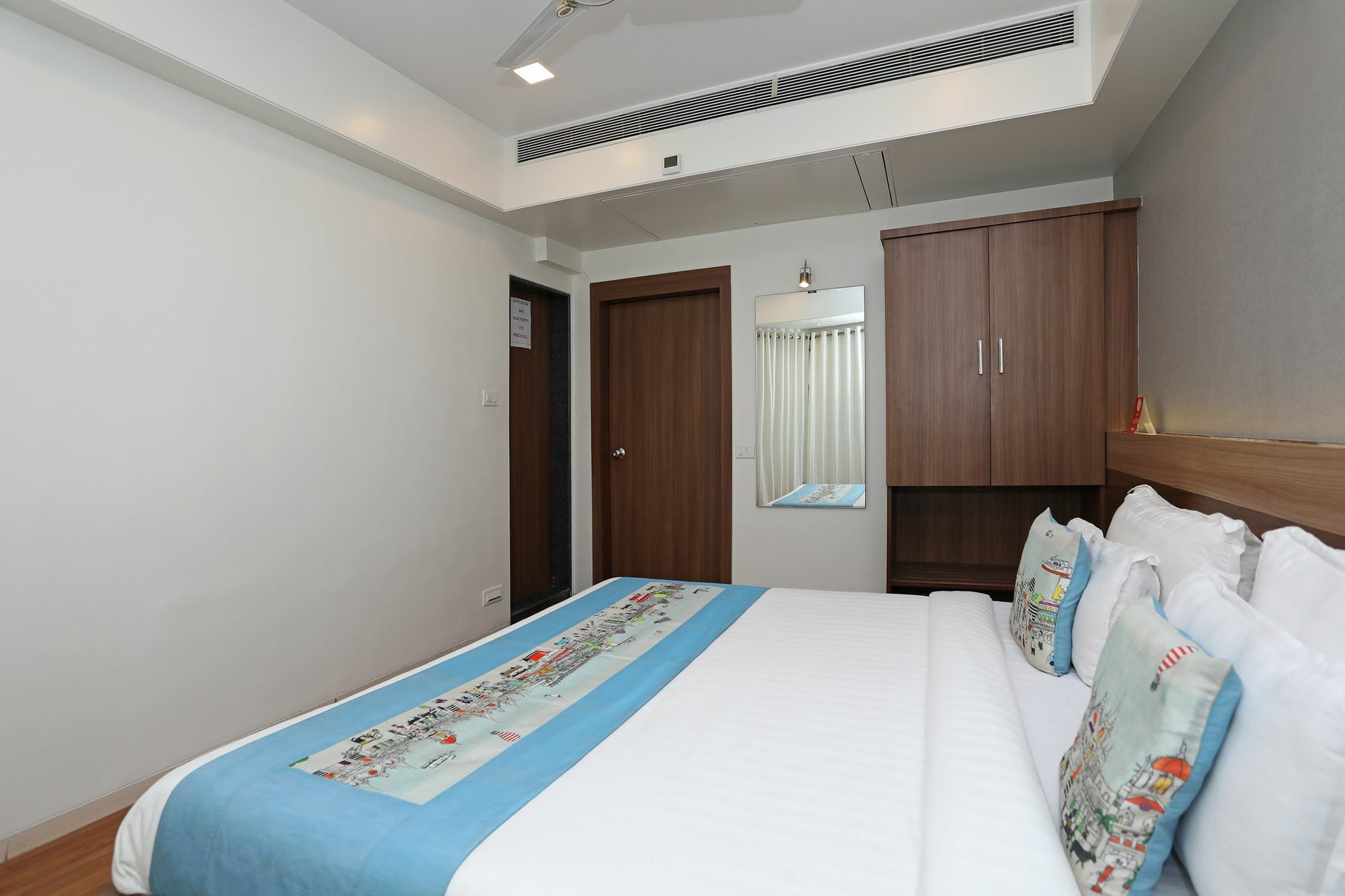 Oyo 10672 Hotel Riviera ナーシク エクステリア 写真
