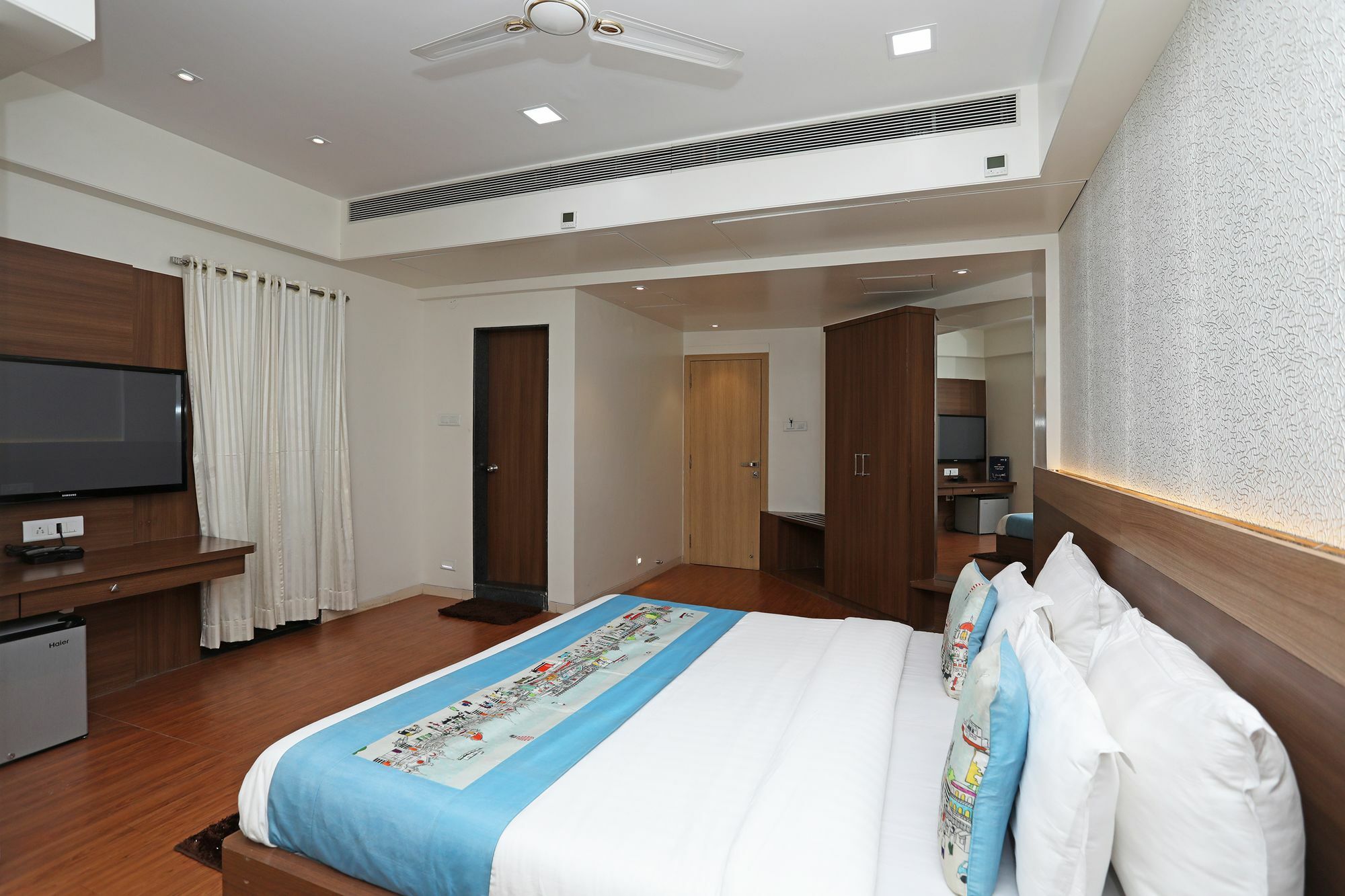 Oyo 10672 Hotel Riviera ナーシク エクステリア 写真